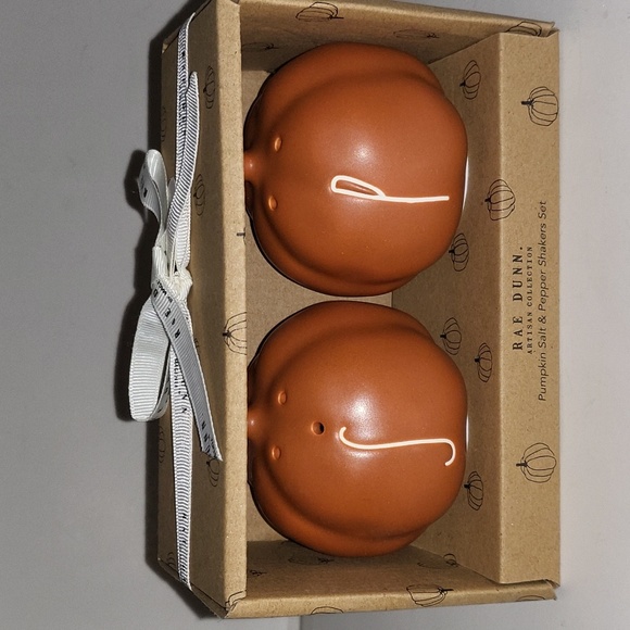 Rae Dunn pumpkin SALT PEPPER shakers Thanksgiving - Picture 1 of 2
